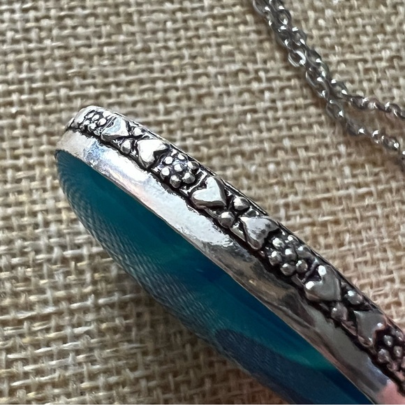 New Blue Botswana Agate Stone Silver Overlay Pendant w Decorative Bezel - Picture 2 of 6